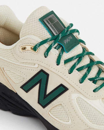New Balance 990v4 Macadamia Nut Detail Mittelfußbereich