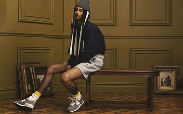 New Balance Lookbook Shooting, das Model trägt New Balance Schuhe