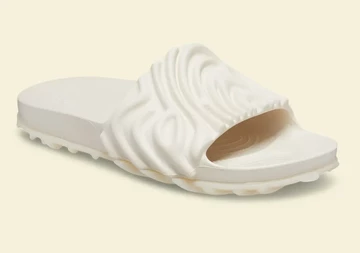 Salehe Bembury Crocs Pollex Slide Parsnip schräg einzln