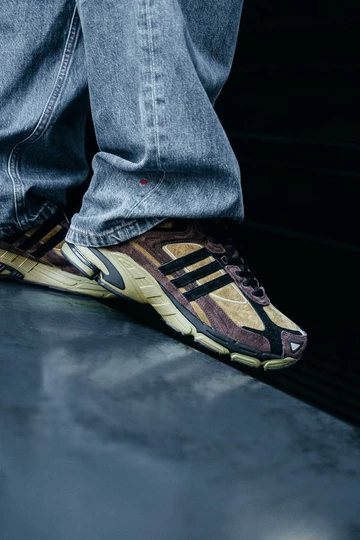 adidas Response CL Focus Olive - On Feet - Außen