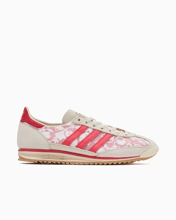 Der Liberty London x adidas SL 72 Better Scarlet von der Seite