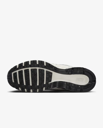 Die Sohle des Nike P-6000 Platinum Tint