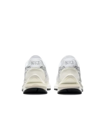 Jean Paul Gaultier Sacai Nike VaporWaffle Woven White von Hinten