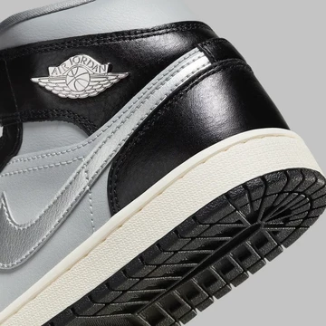 Jordan 1 Mid Black Chrome Ferse