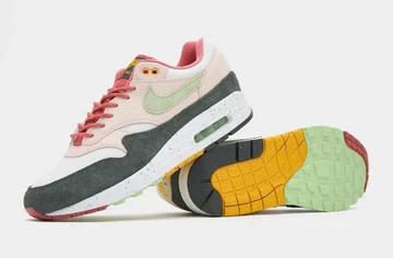 Air Max 1 Multicolor Pastel beide Schuhe trapiert