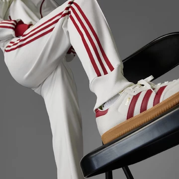FC Bayern München x adidas Samba Beige Red Upper Detail