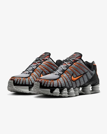 Nike Shox TL Bright Mandarin Paar von der Seite