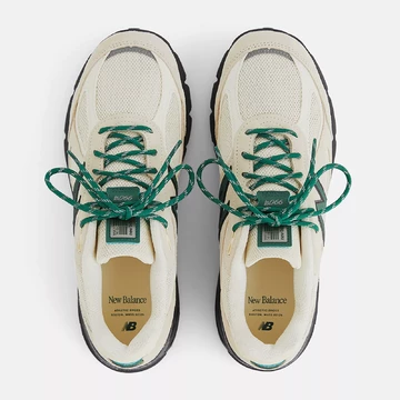 New Balance 990v4 Macadamia Nut von Oben