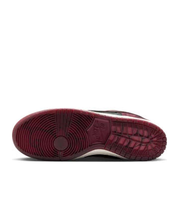 Riot Skateshop x Nike SB Dunk Low Night Maroon Sohle