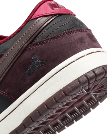 Riot Skateshop x Nike SB Dunk Low Night Maroon Ferse Details