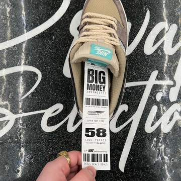 Der lange Kassenzettel im Inneren des Nike SB Dunk Low Big Money Savings