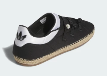 CLOT x adidas Qi Flow Black schräg