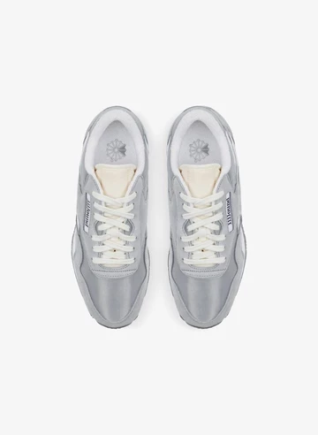 JJJJound Reebok Classic Nylon Grey
- Oben