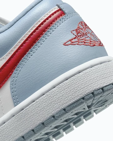 Jordan 1 Low Blue Whisper Detail Ferse