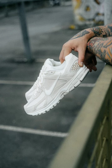 Nike Zoom Vomero 5 Light Orewood Brown - unser Shooting