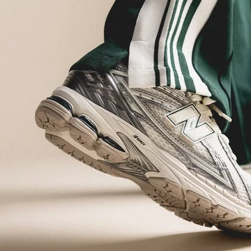 New Balance 1906R Beige Silver Metallic