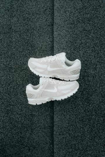 Nike Zoom Vomero 5 Light Orewood Brown - unser Shooting