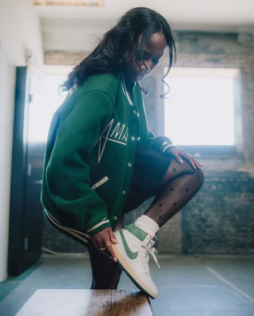 A Ma Maniere Nike Air Ship Green Stone Lookbook On Feet Model von der Seite
