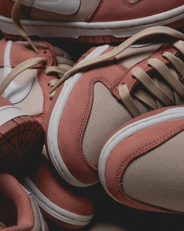 Dunk Low Red Stardust Lookbook Detail Toebox