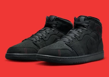 Jordan 1 Mid Monochrome Black schräg