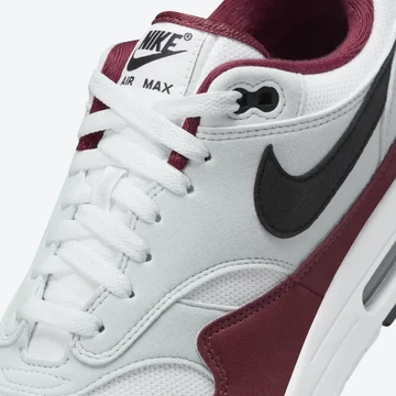 Air Max 1 Dark Team Red Detail Zunge