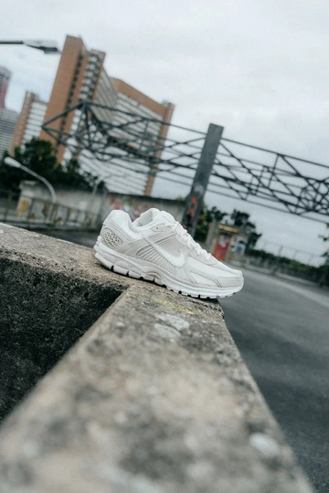 Nike Zoom Vomero 5 Light Orewood Brown - unser Shooting