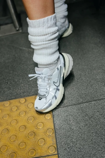 Der Nike V2K Run OG am Fuß