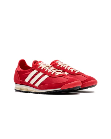Der adidas SL 72 Better Scarlet von schräg außen