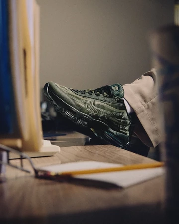 WORKSOUT x Nike Air Max 95 Medium Olive Mood Außenseite
