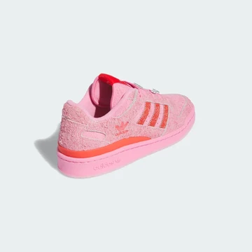 The Grinch adidas Forum Low Pink schräg von hinten