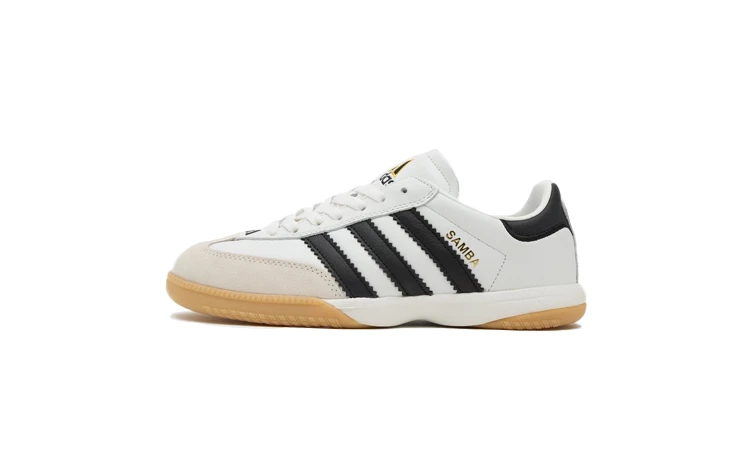 adidas Samba MN White auf weißem Hintergrund