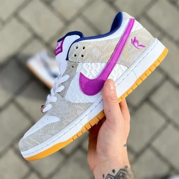 Rayssa Leal Nike SB Dunk Low außen
