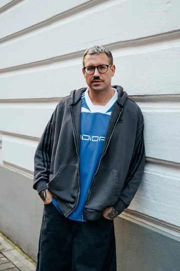 adidas Adilenium Kollektion - Oberkörper zentriert