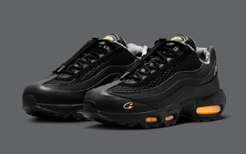 Corteiz x Nike Air Max 95 Black Tour Yellow schräg vorne