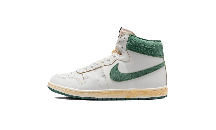 Der A Ma Maniere Nike Air Ship Green Stone von der Seite auf weißem Hintergrund