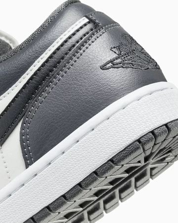 Jordan 1 Low Dark Grey Detail Ferse