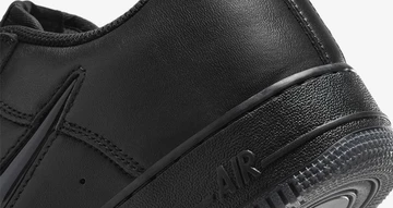 Air Force 1 Low Triple Black Jewel - Ferse Detail