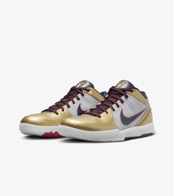 Nike Kobe 4 Protro Gold Medal schräg frontal