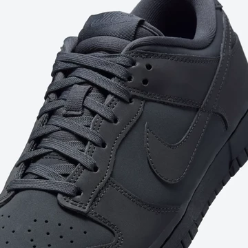 Dunk Low Cyber Reflective Detail Mittelfußbereich