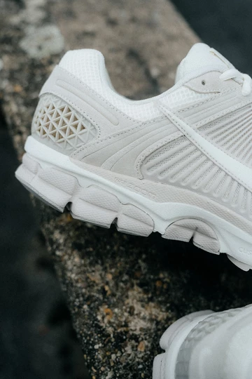 Nike Zoom Vomero 5 Light Orewood Brown - unser Shooting