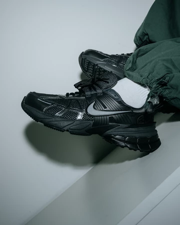 Nike V2K Run - All Black vs White Metallic