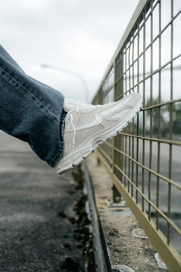 Nike Zoom Vomero 5 Light Orewood Brown - unser Shooting