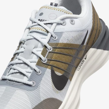 Details des Nike Lunar Roam Pure Platinum