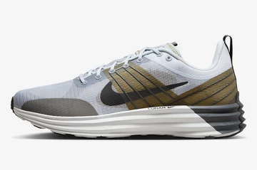 Der Nike Lunar Roam Pure Platinum von außen