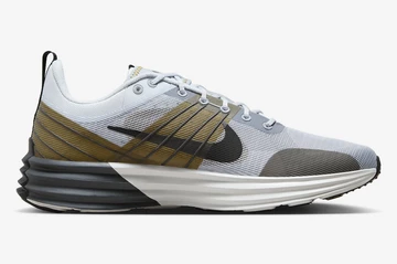 Der Nike Lunar Roam Pure Platinum von innen