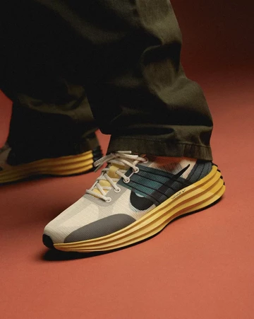 Nike Lunar Roam Alabaster On Feet