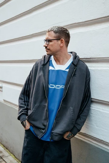 adidas Adilenium Kollektion - Oberkörper seitlich