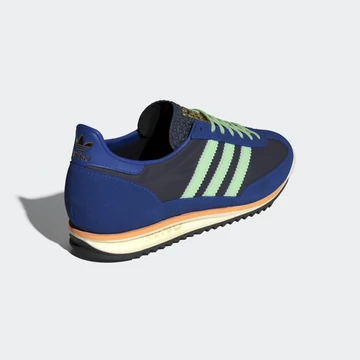 Der adidas SL 72 Night Indigo von hinten