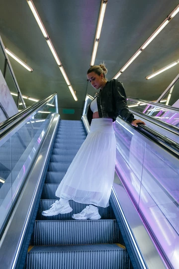 Nike V2K Run - All Black vs White Metallic