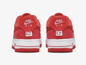 Nike Air Force 1 Low Valentine's Day von Hinten
